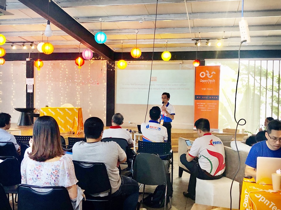 Anh Phan Tấn Dũng - Đại diện NukeViet Core Team giới thiệu NukeViet tại OpenTechSummit Vietnam 2019